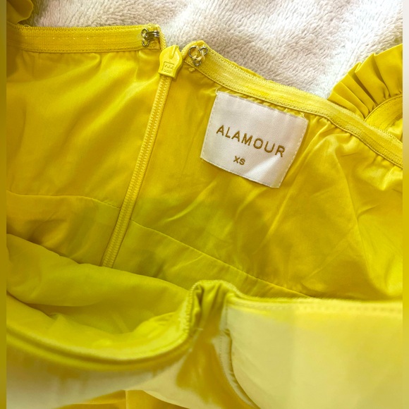 Alamour the Label off the shoulder dress - Picture 2 of 3